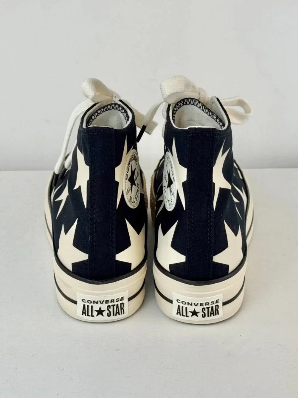 Women's 9 - Converse Chuck Taylor All Star Lift Large Stars - A09903C